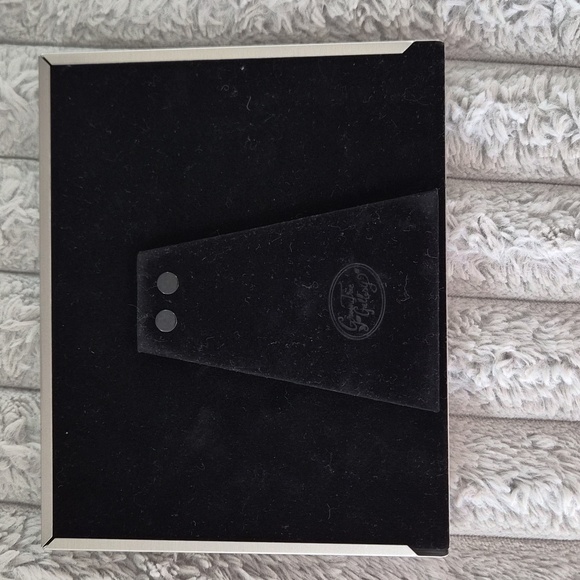 Two Standing Photo Frames - Picture 7 of 8